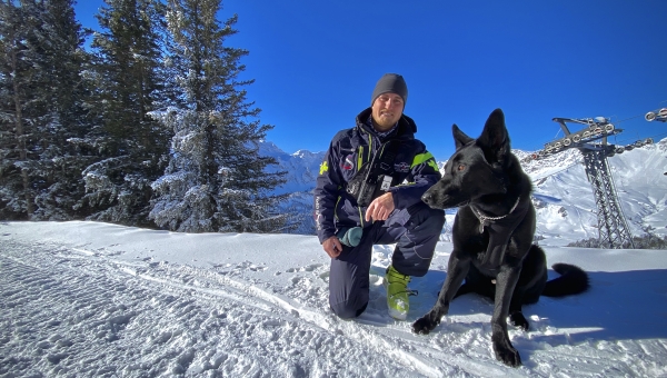 Atlas, le chien d'avalanche des Portes du Soleil qui fait de la prévention 